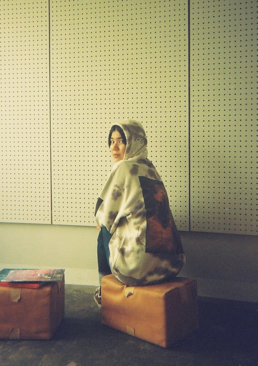 BLANKMAG x Bal "ELLE SHOWERING OUTSIDE" TIE DYE HOODIE (Gray)