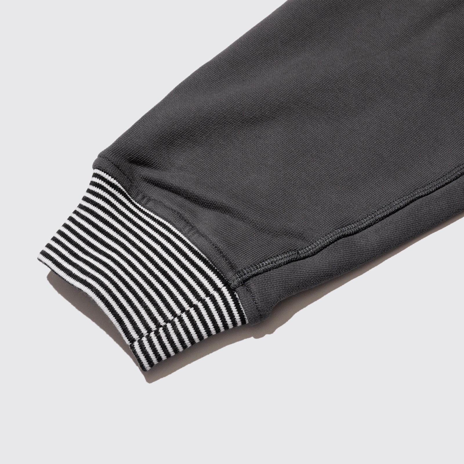 III.ZIP PULLOVER (Charcoal)