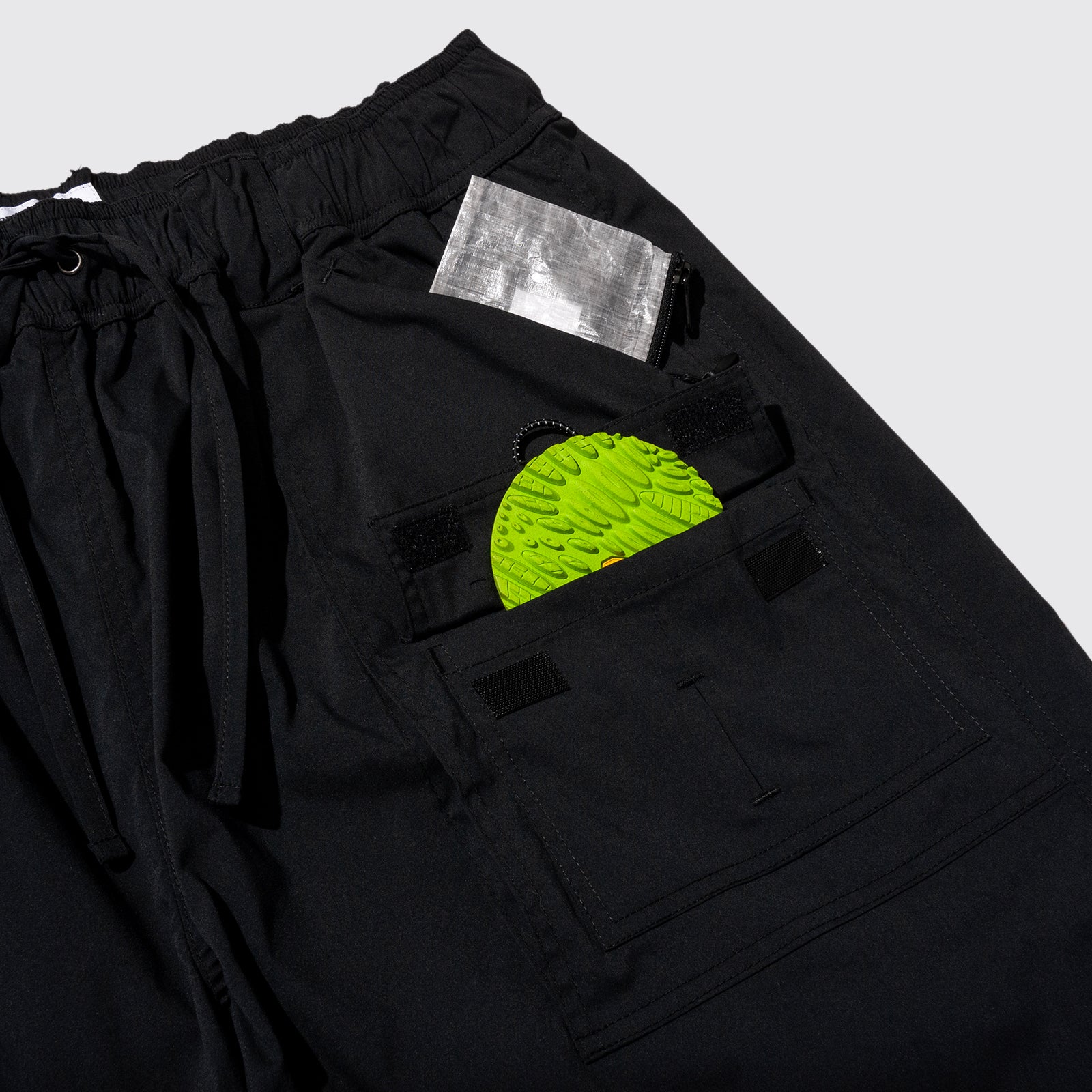 ZOU3A SHORTS (Black)