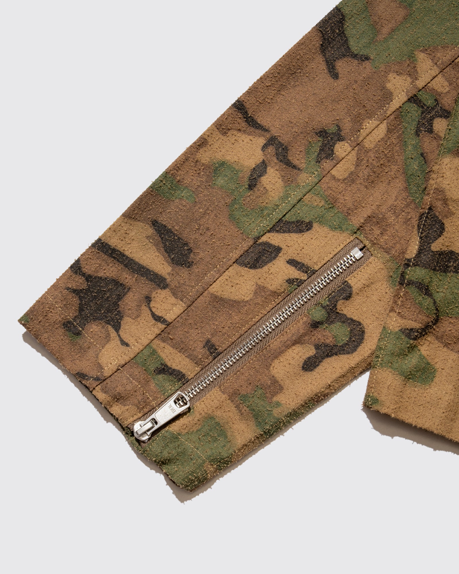 DISTRESSED CAMO SIM-RIDERS JKT