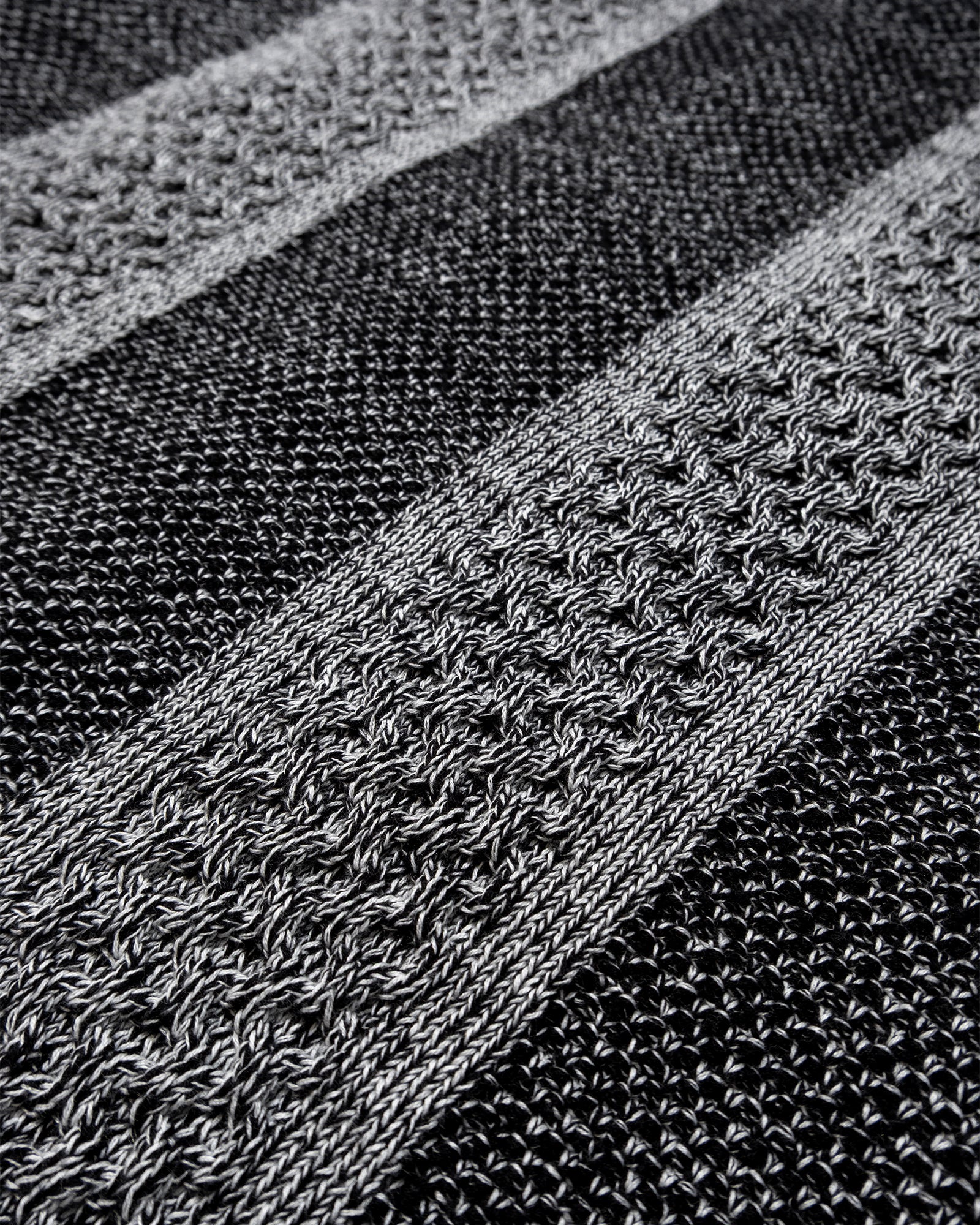 MIX CABLE KNIT ZIP SWEAT (Black)