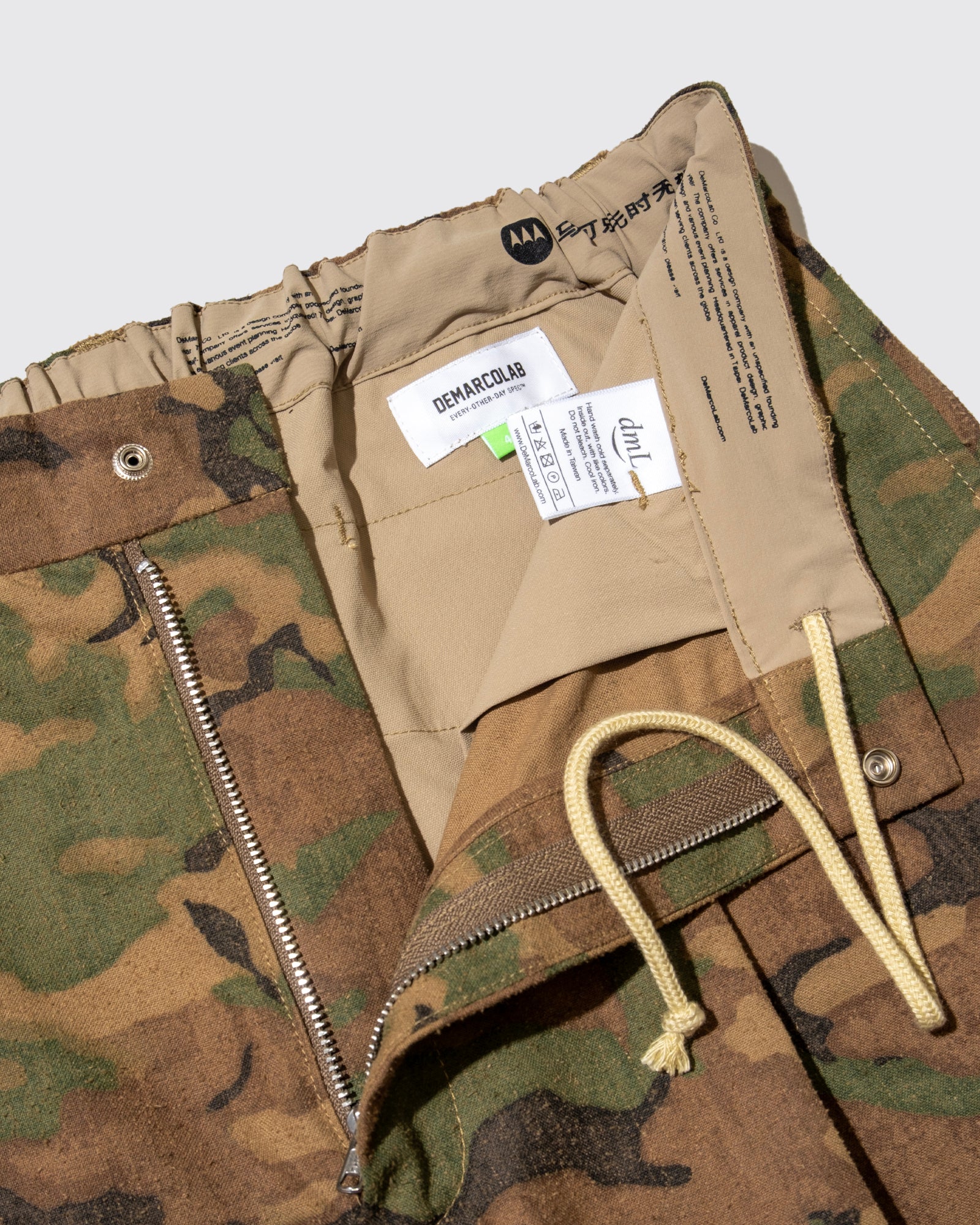DISTRESSED CAMO ALL-ROUND SLACKS