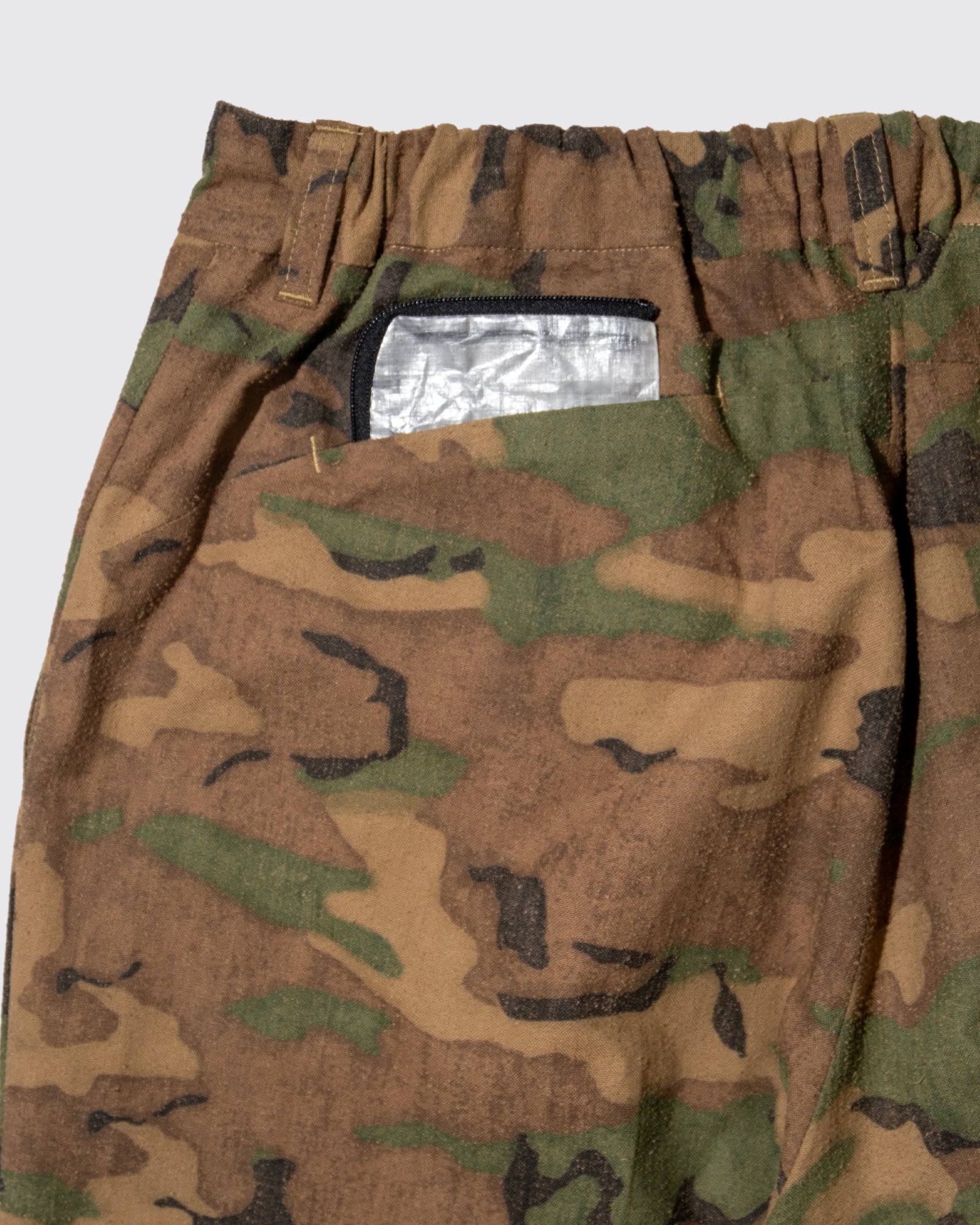 DISTRESSED CAMO ALL-ROUND SLACKS
