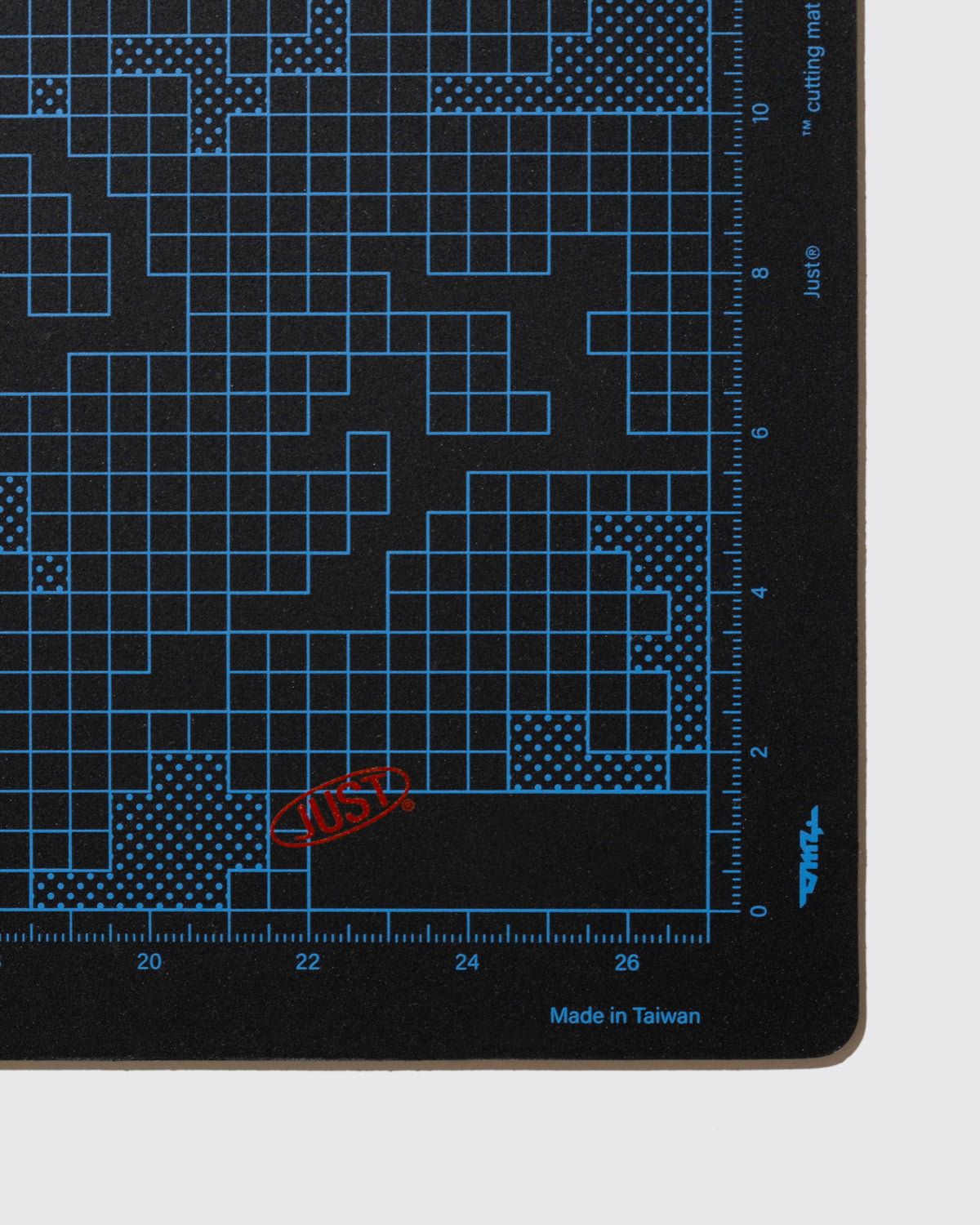 JUST® RANDOM CAMO CUTTING MAT
