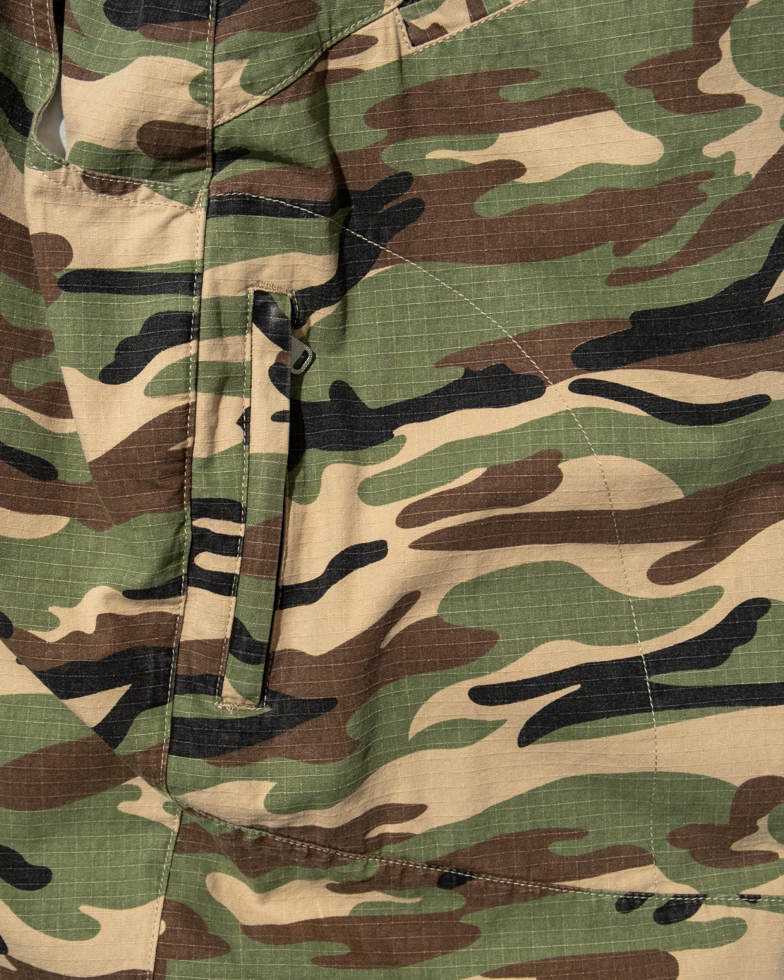 WOODLAND CAMO MOTO SHORTS