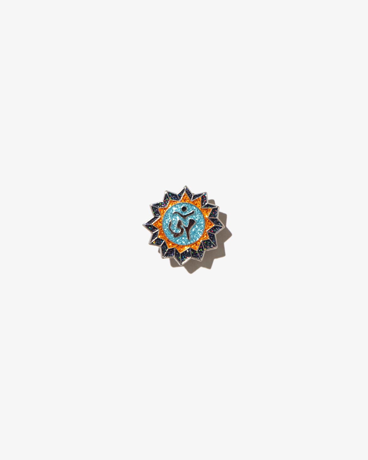 AUM DAZZLE PIN BADGE (Silver*Orange)