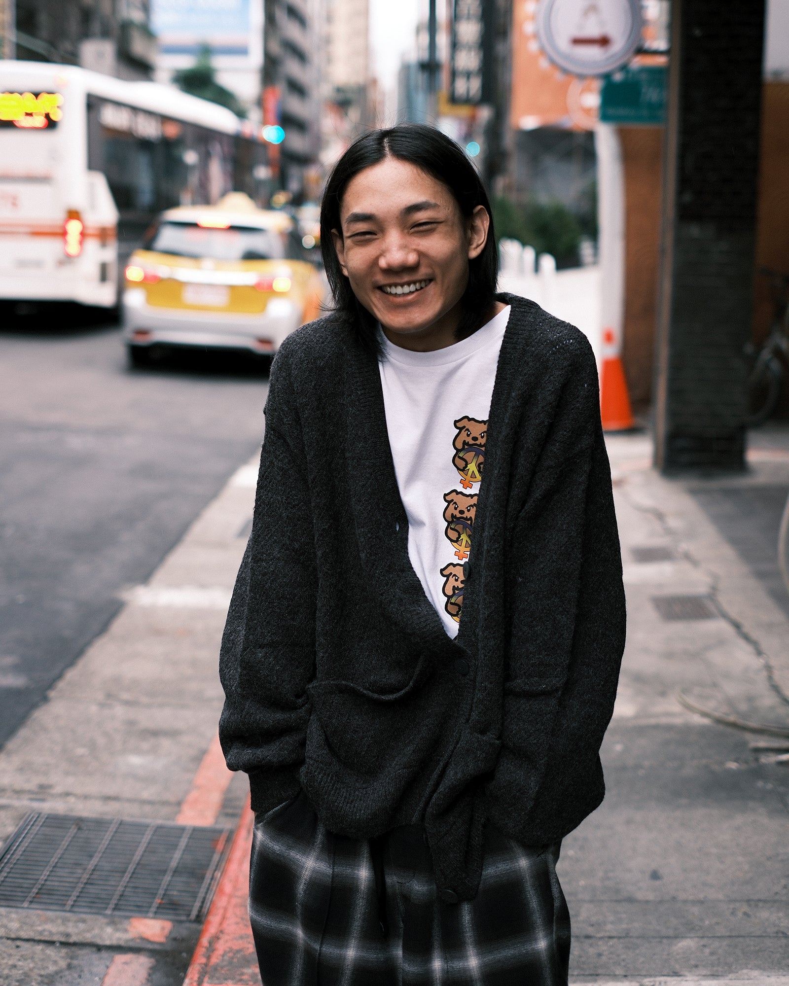 SLASH VENT KNIT CARDIGAN (Black)