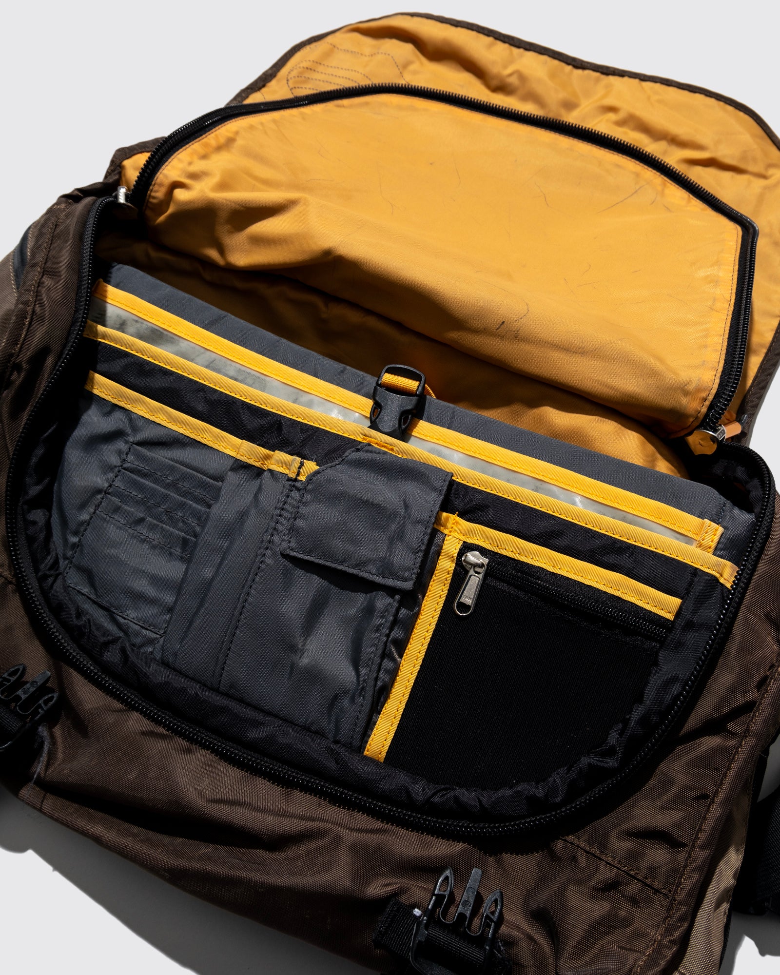 MESSENGER BAG