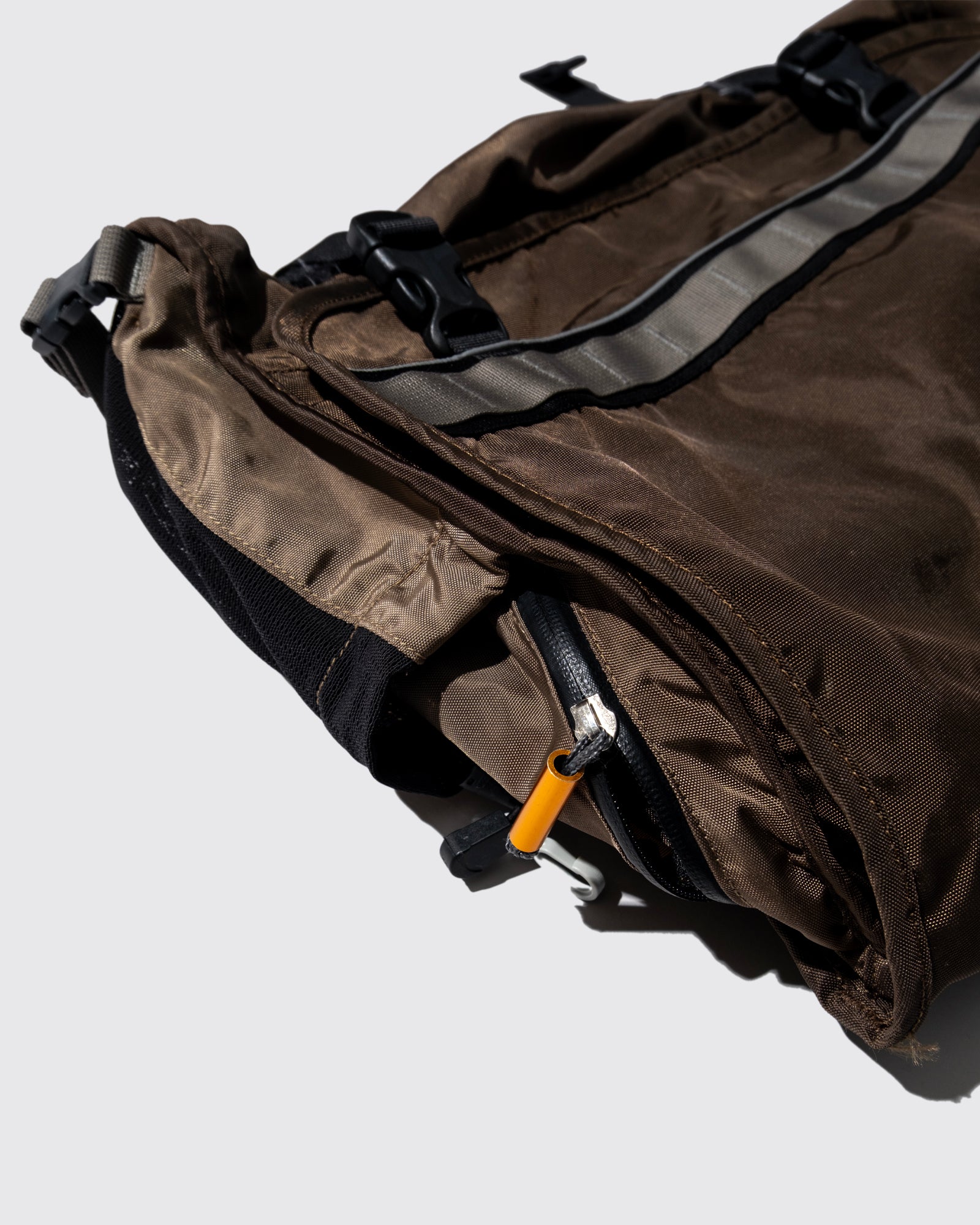 MESSENGER BAG