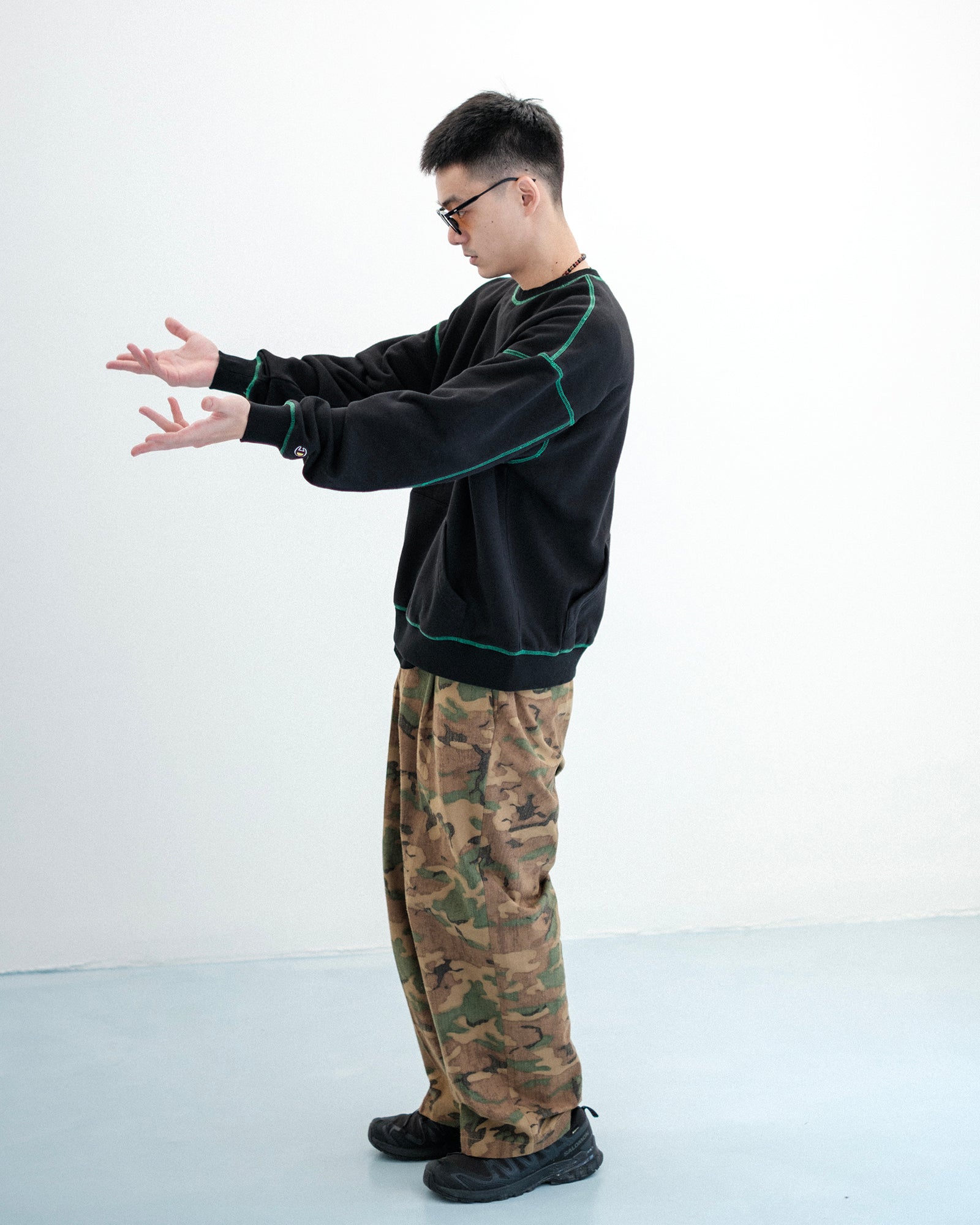 MAKE IT 2 CREWNECK SWEATER (Black)