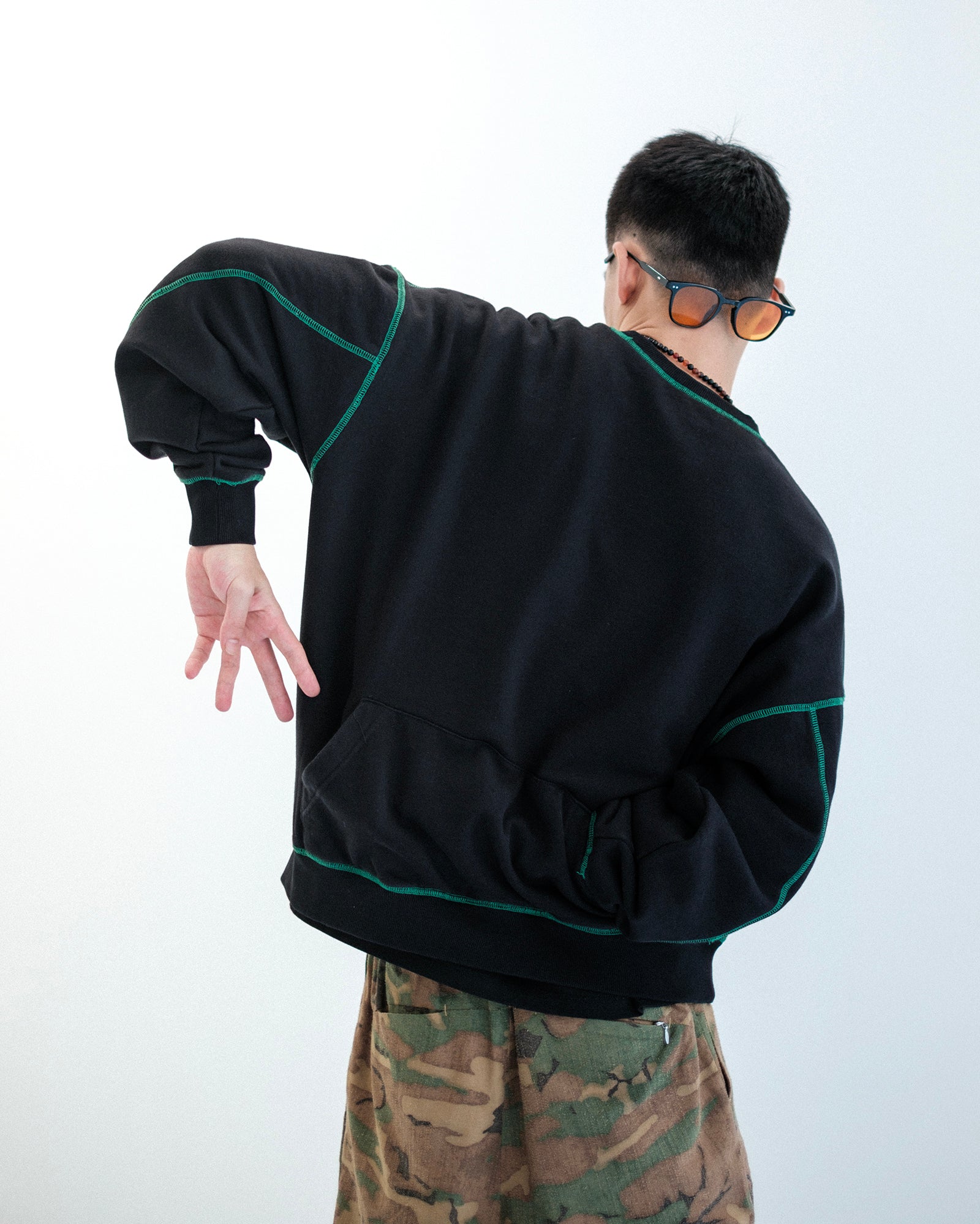 MAKE IT 2 CREWNECK SWEATER (Black)