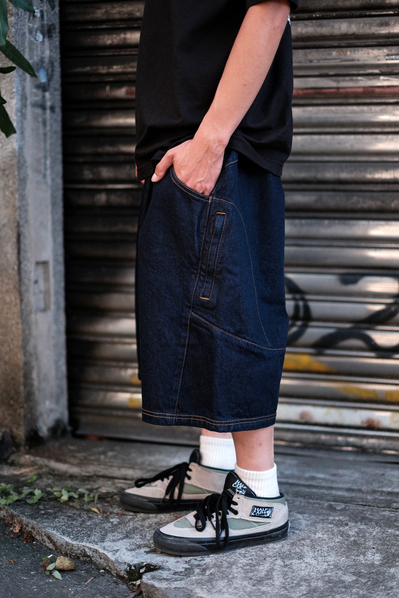 MOTO DENIM SHORTS (Indigo)