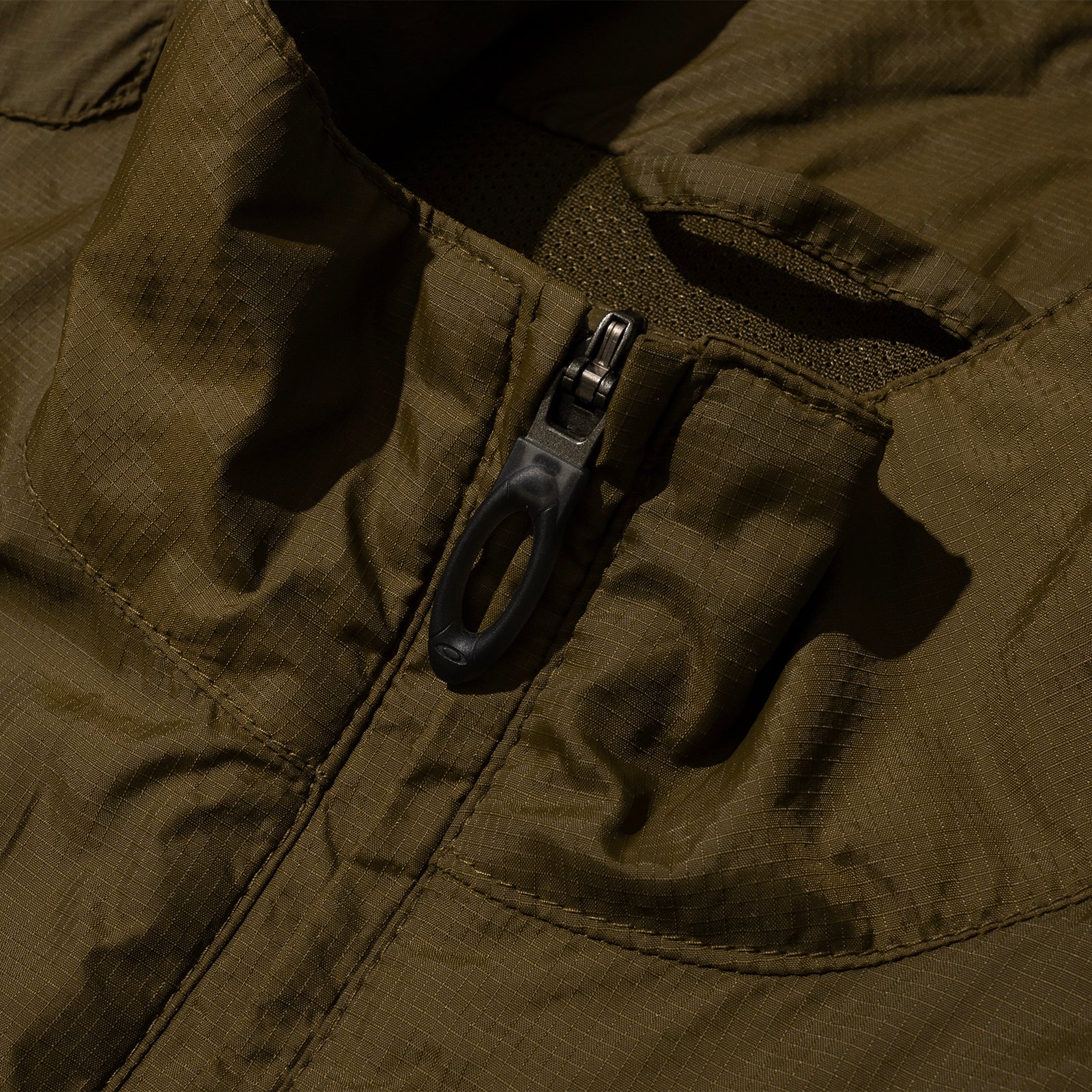 MULTI-POCKETS TECH JACKET