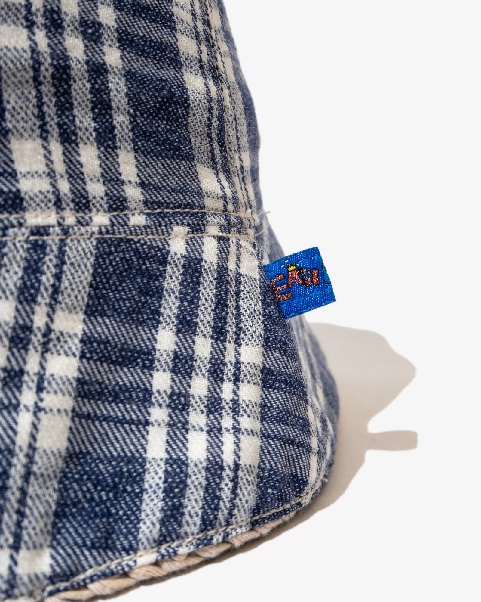 REVERSIBLE BUCKET HAT