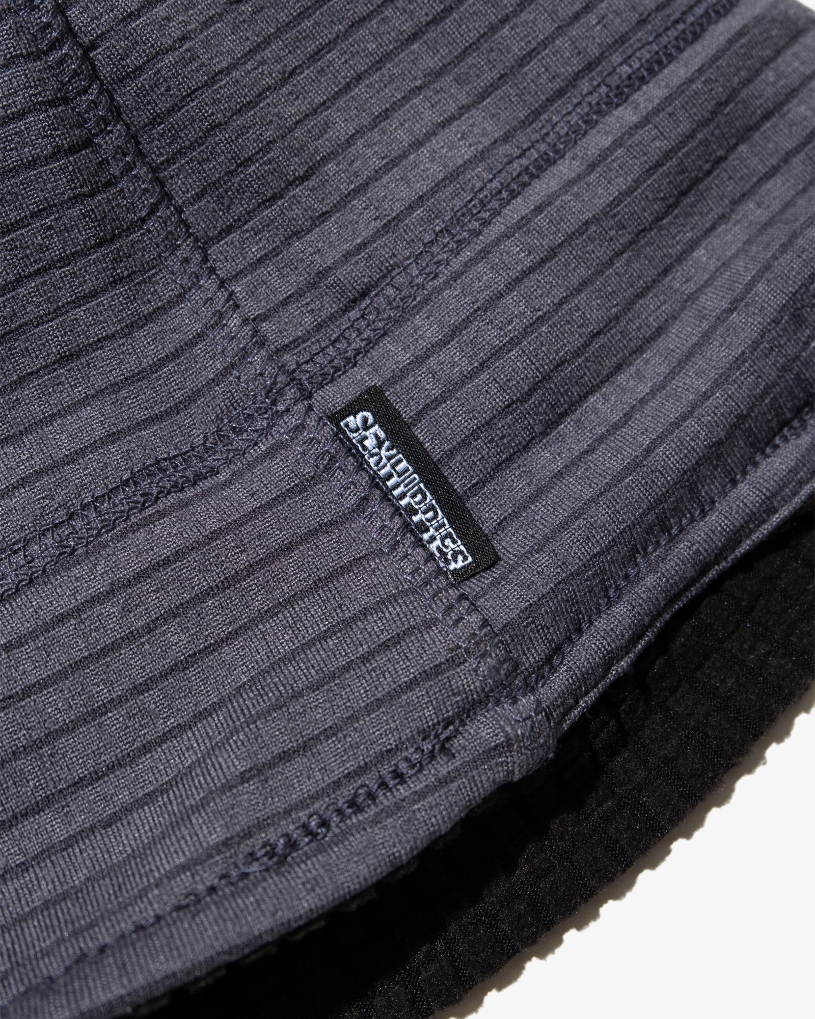 REVERSIBLE GRID FLEECE BEENIE (Black*Grey)
