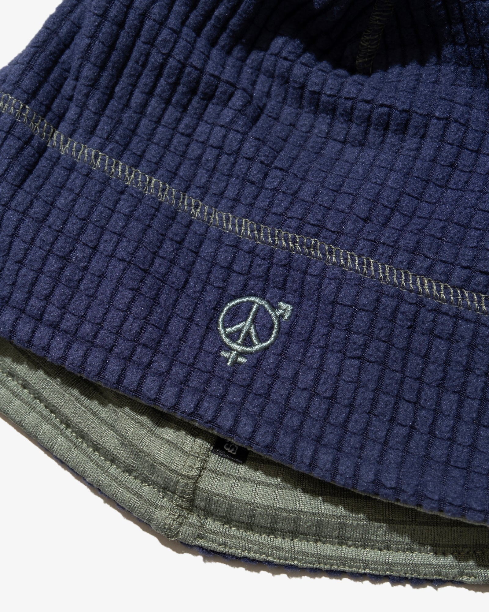 REVERSIBLE GRID FLEECE BEENIE (Navy*Sage)