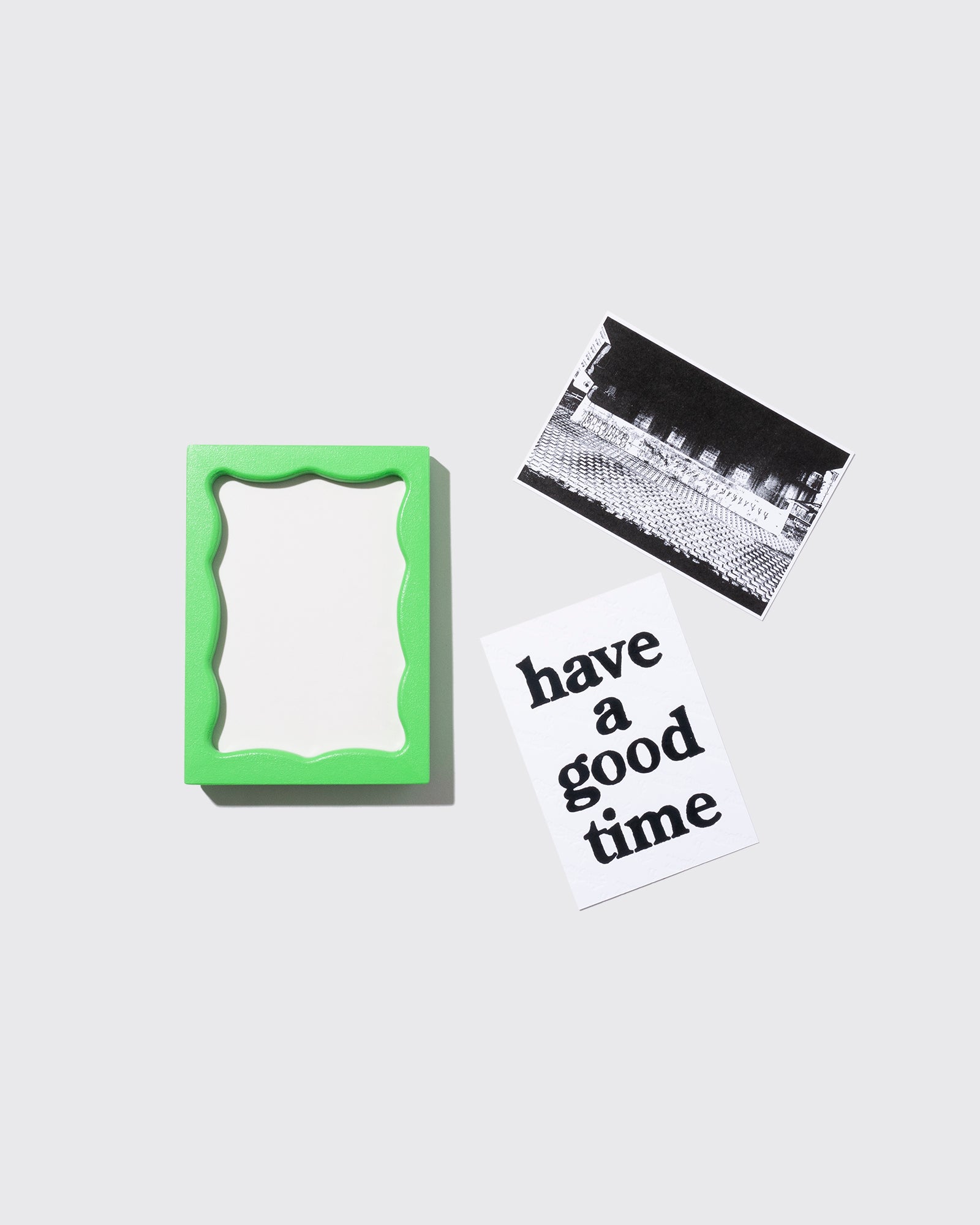 POSTCARD FRAME *TRADINGS™ EXCLUSIVE*